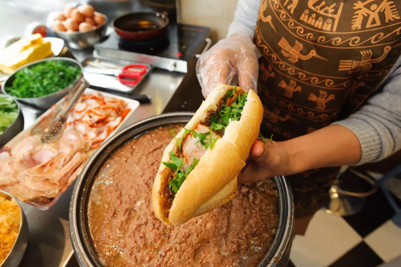 Bánh mì và phở nằm trong danh sách những món ăn đường phố ngon nhất châu Á