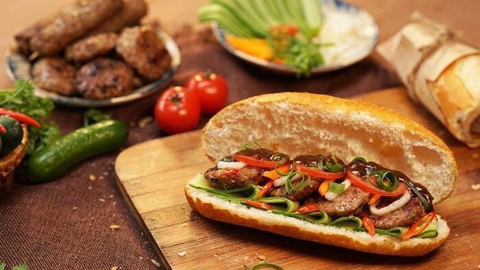 TasteAtlas vinh danh Bánh mì trong top những món ăn đường phố ngon nhất thế giới
