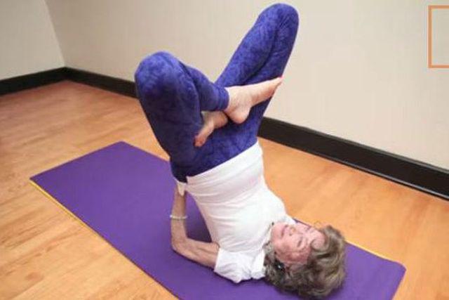 Giáo viên yoga 104 tuổi: Tập 10 phút động tác này trước khi ngủ bằng 1 giờ chạy bộ, giúp sống thêm 20 năm